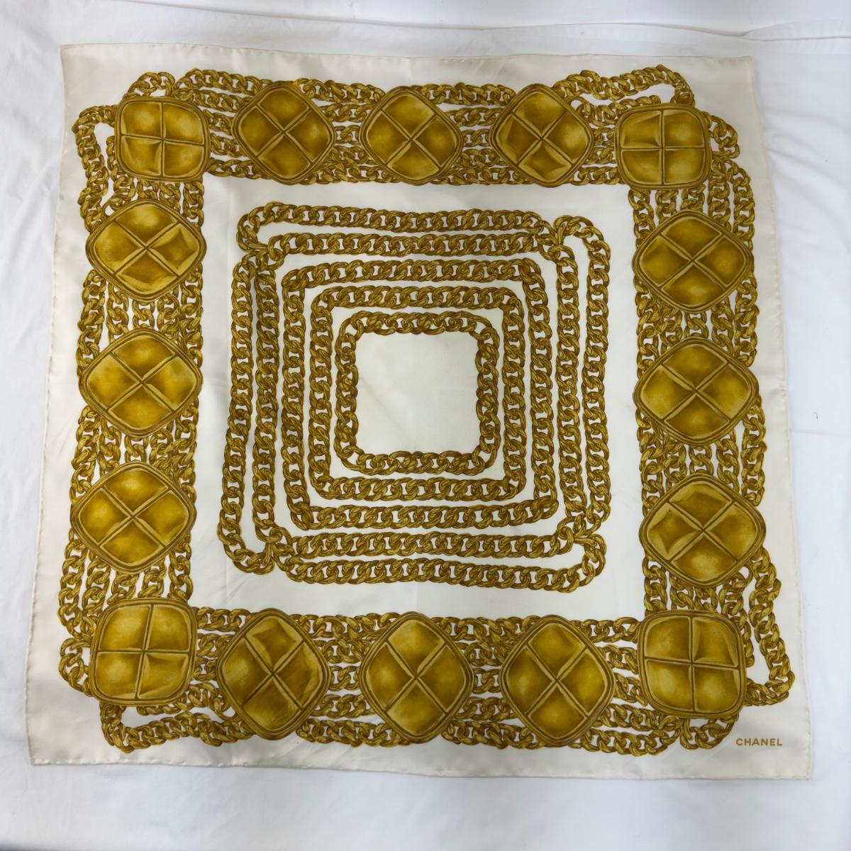 CHANEL Vintage Scarf Chain Motif