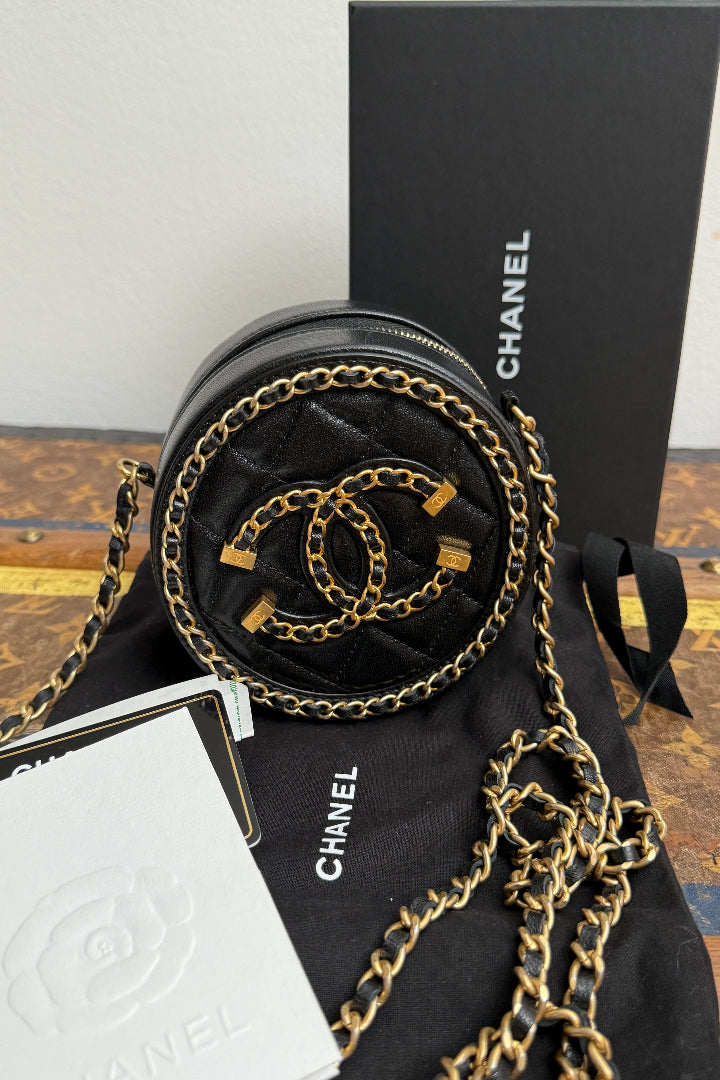 Matelasse Quilted Filigree Lambskin Chain Shoulder Bag Black