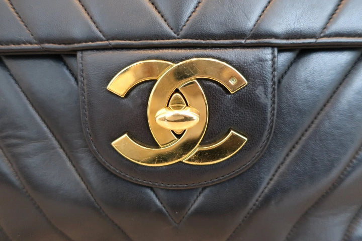 V Stitch Chain Shoulder Bag Lambskin Black