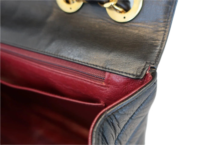 V Stitch Chain Shoulder Bag Lambskin Black