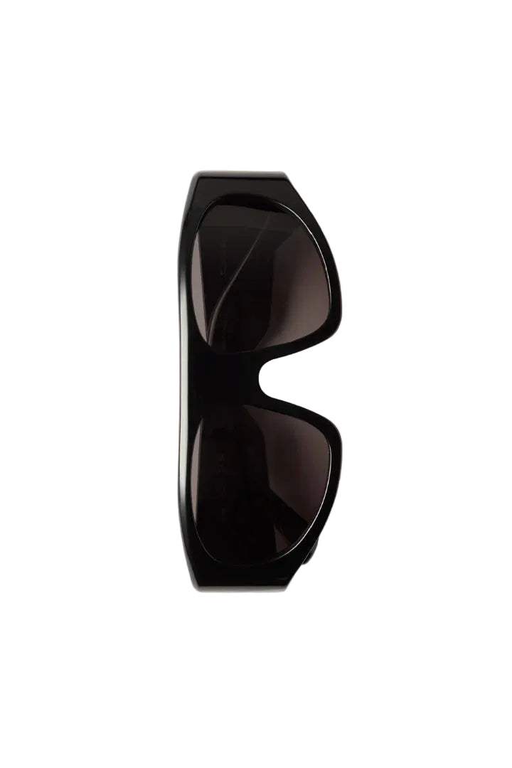 Gigi / Black & Black