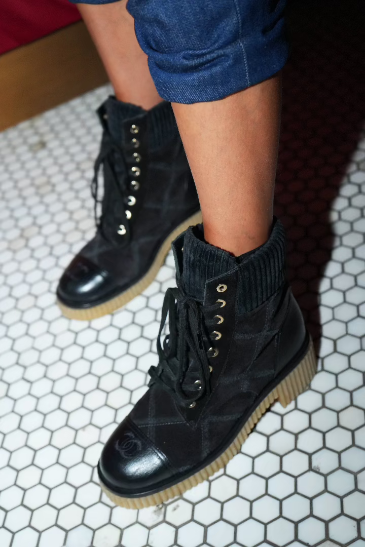 Chanel Vintage Daim Boots Black